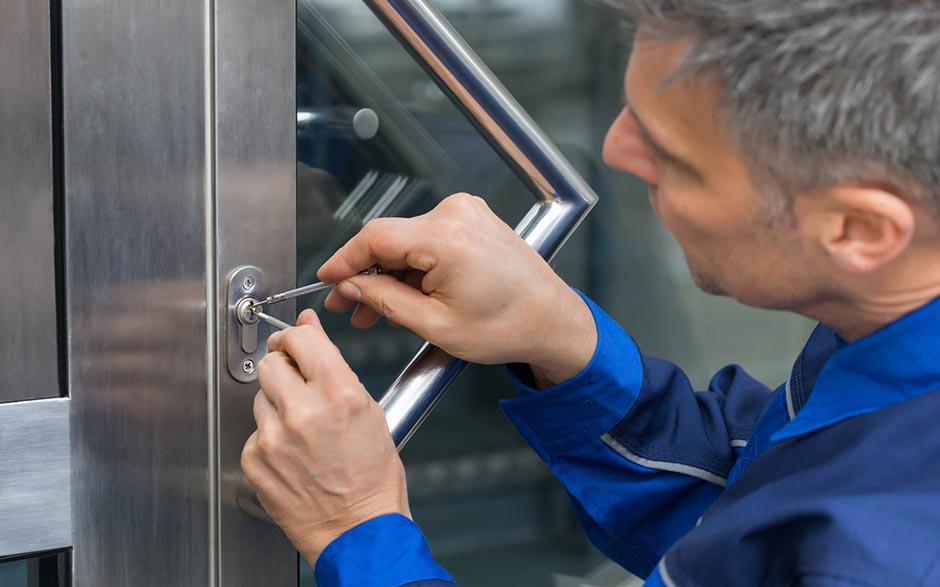 changement de serrure porte blindée prix Courbevoie